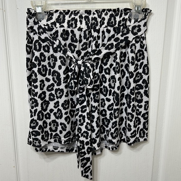 Simply Southern Shorts - Picture 1 of 4